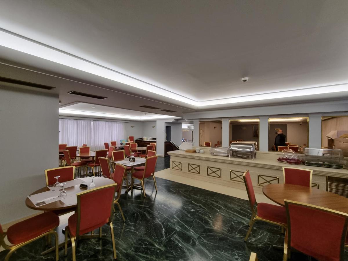 Savoy 3* Pireu
