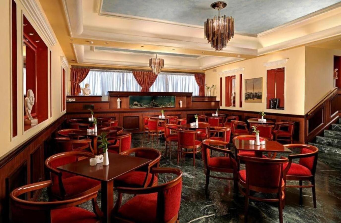 Savoy Hotel Pireu